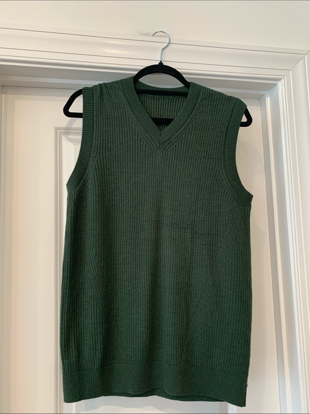 No tag unisex V-Neck Ribbed Sweater Vest in Forest Green XL